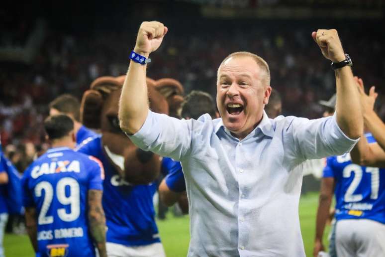 Mano Menezes tem título da Copa do Brasil e vaga na Libertadores a seu favor para renovar contrato com o Cruzeiro (Foto: Dudu Macedo/Fotoarena/Lancepress!)