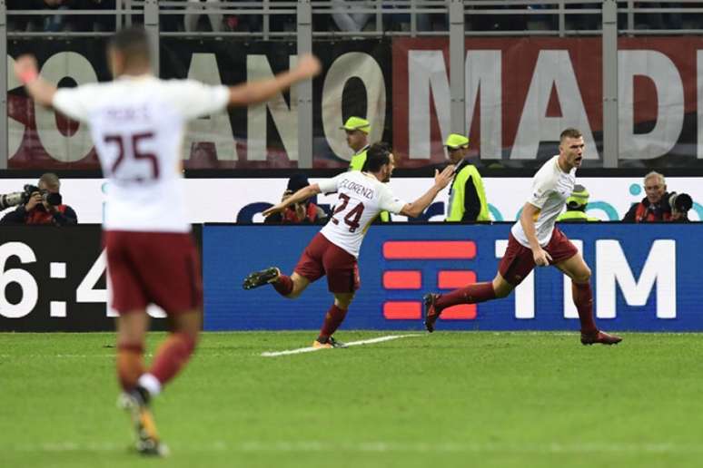 Após passe de Pellegrini, Dzeko abriu o caminho para vitória (Foto: AFP/MIGUEL MEDINA)