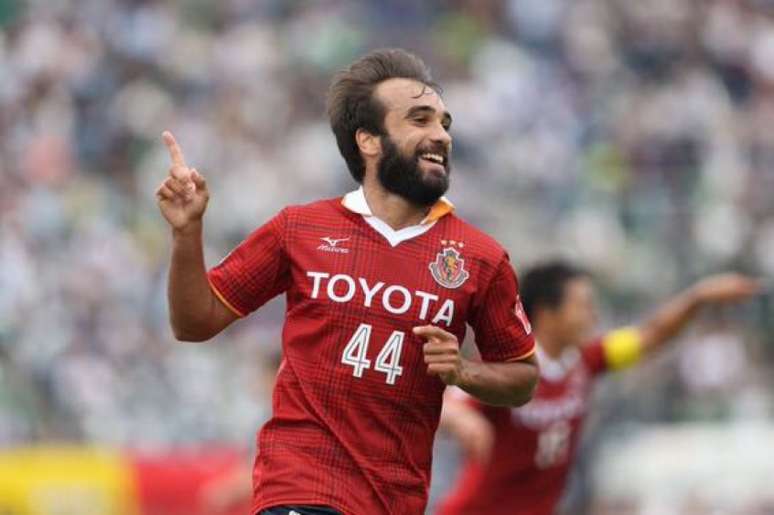 Gabriel Xavier marcou três gols em uma mesma partida pela primeira vez na carreira (Foto: Site Oficial do Nagoya)