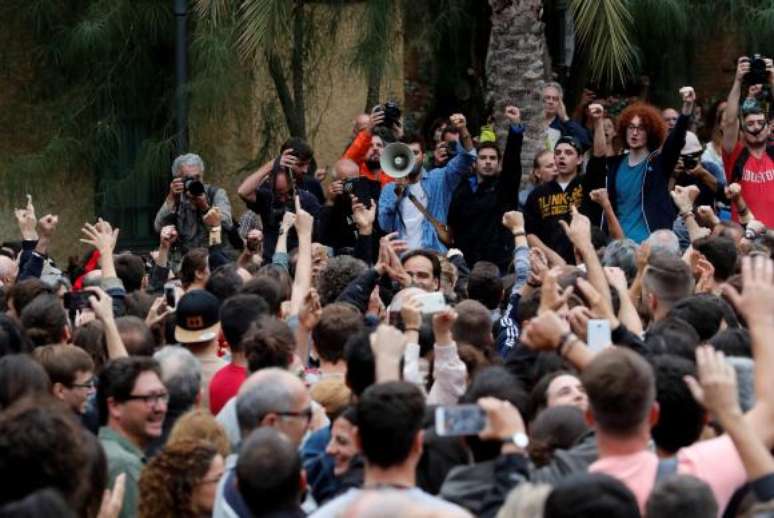 Referendo na Catalunha foi marcado por confrontos e centenas de feridos