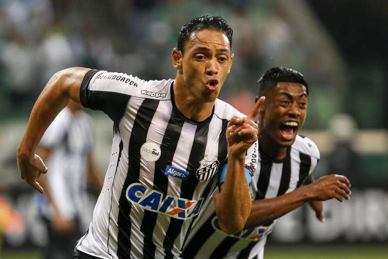 Ricardo Oliveira comemora seu gol 