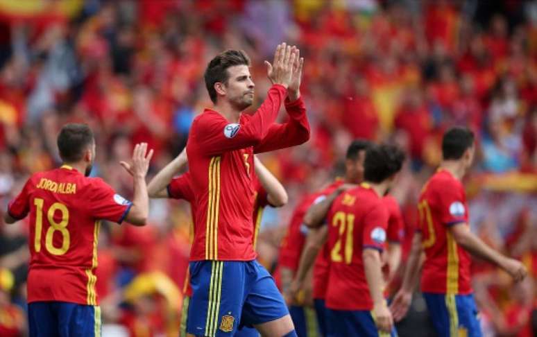 Piqué, pela seleção espanhola (Foto: Reprodução)