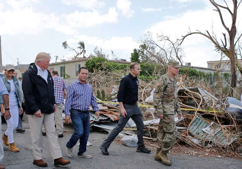 Trump caminha em aérea afetada por furacão Maria em Porto Rico
 3/10/2017     REUTERS/Jonathan Ernst