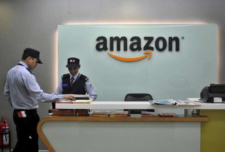 Seguranças em escritório da Amazon em Bangalore, Índia
14/08/2015 REUTERS/Abhishek N. Chinnappa