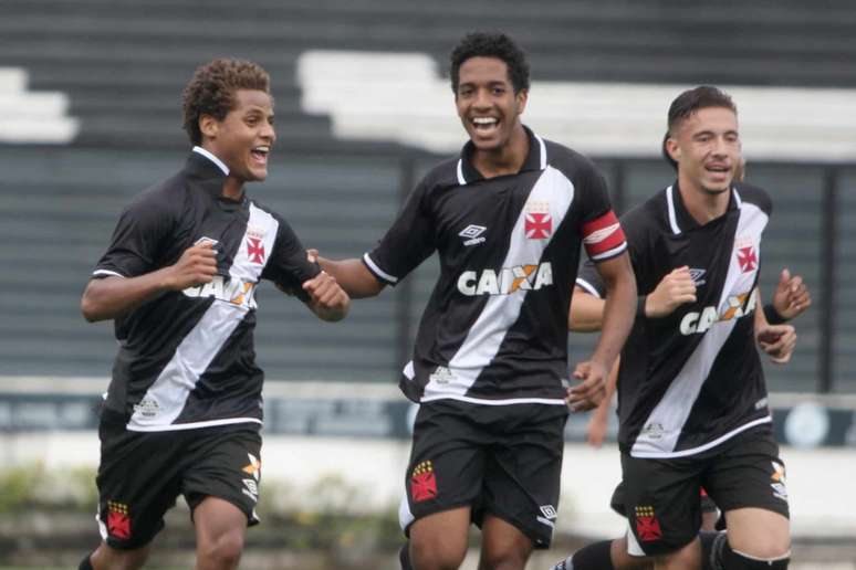 Meninos do Vasco venceram o Avaí em São Januário pela Copa do Brasil sub-17 (Foto: Paulo Fernandes/Vasco)
