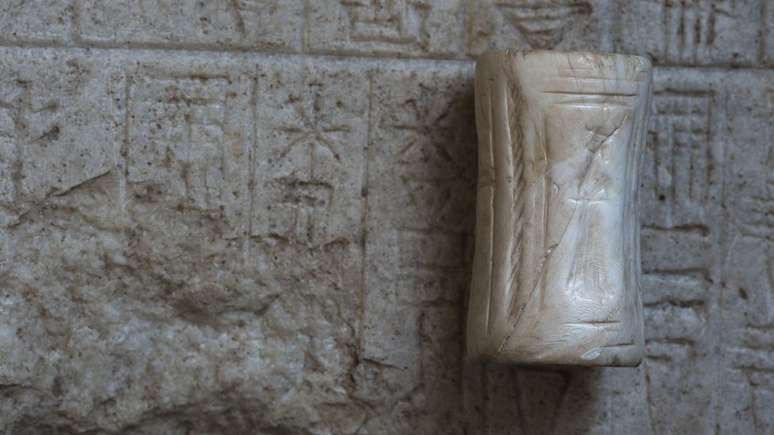 Um bloco de pedra fundamental está entre as descobertas em Tello (Crédito: Hilary Mc Donald; Museu Britânico) 