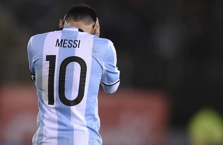 Messi e seus companheiros de seleção argentina precisam vencer o Equador, em Quito, para garantir uma vaga ao menos para a repescagem das Eliminatórias para a Copa do Mundo da Rússia, no ano que vem.