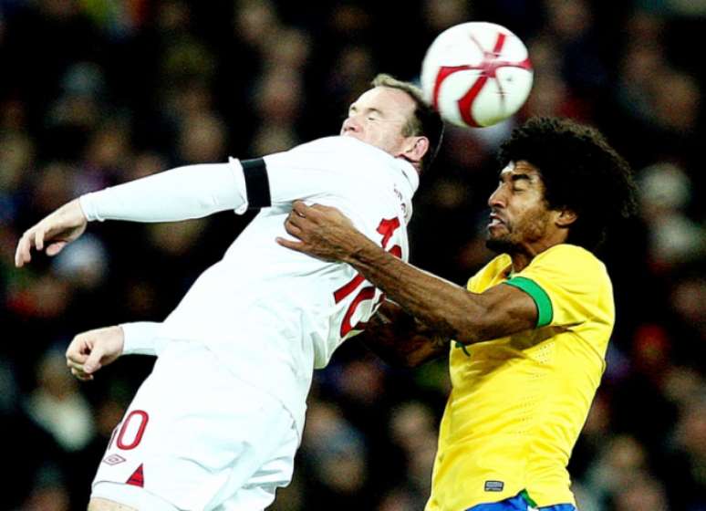 Último jogo entre Brasil e Inglaterra foi em junho de 2013, no empate em 2 a 2, no Maracanã (Foto: Mowa Press)