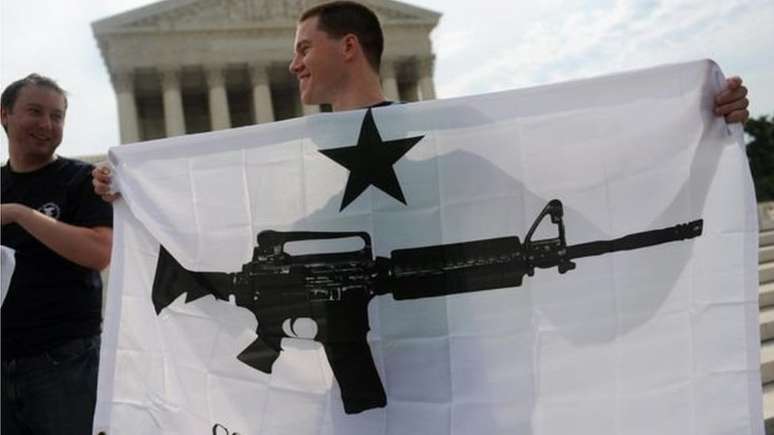 Nos últimos anos, o Supremo Tribunal de Justiça decidiu duas vezes que o direito de possuir armas pessoais está na Constituição 