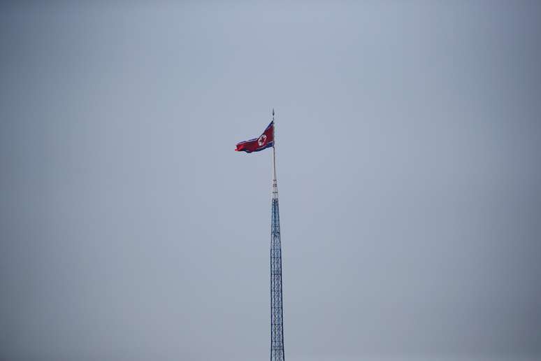 Bandeira da Coreia do Norte 28/09/2017  REUTERS/Kim Hong-Ji