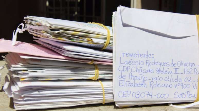 Cartas trocadas entre La&eacute;ssio e Carlos Juliano Barros