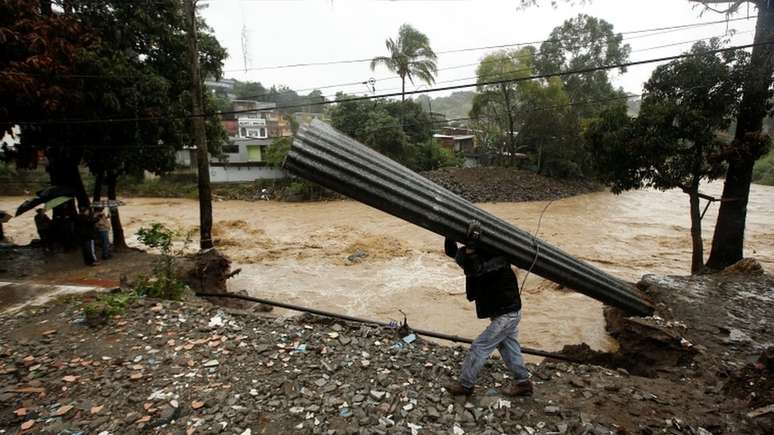 Chuvas fortes provocadas pelo Nate causaram inundações na Costa Rica. 