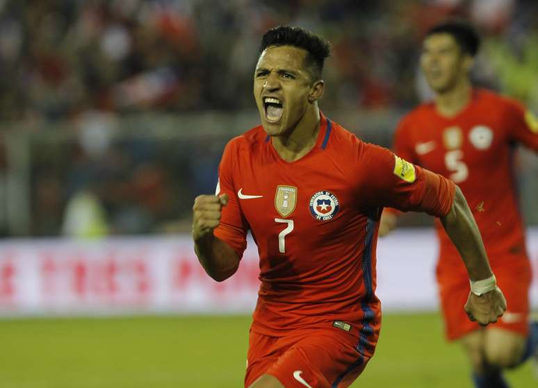 O atacante Alexis Sánchez comemora o gol que marcou aos 40 minutos do segundo tempo e que garantiu a vitória do Chile