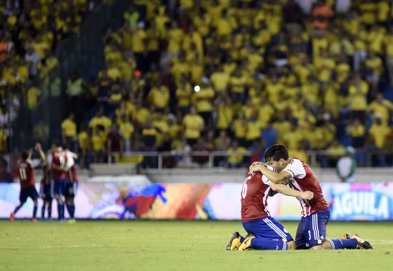 Jogadores do Paraguai comemora a vitória heroica sobre a Colômbia, pelas Eliminatórias