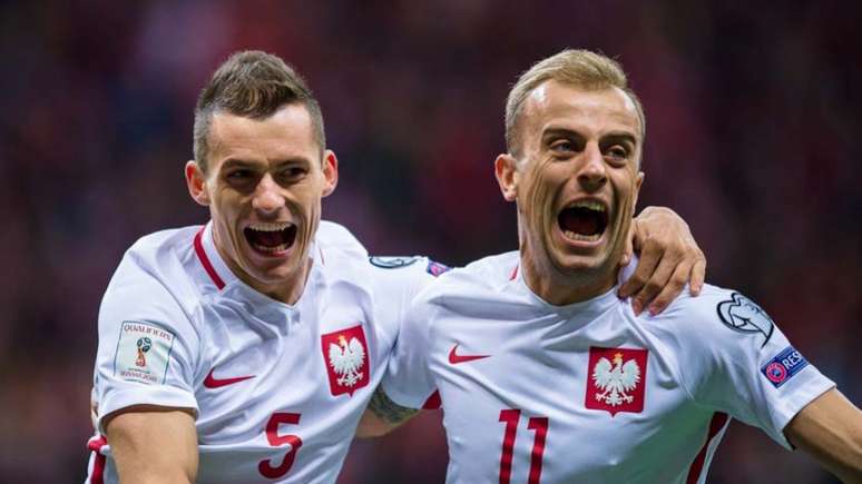 Jogadores poloneses comemoram a classificação para a Copa do Mundo de 2018 (Foto: Divulgação / Twitter)