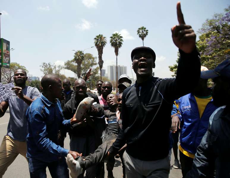 Polícia Do Quênia Reprime Protesto Da Oposição Com Gás Lacrimogêneo E Tiros Para O Alto