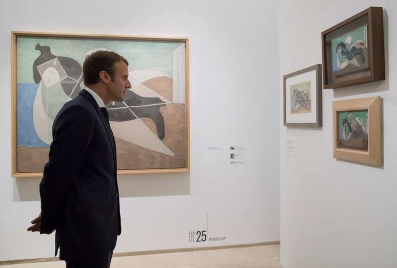 Macron visita exibi&ccedil;&atilde;o "Picasso 1932: Ano Er&oacute;tico" em Paris
 8/10/2017   REUTERS/Ian Langsdon/Divulga&ccedil;&atilde;o