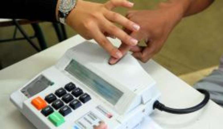Identificação de eleitor pela impressão digital no sistema biométrico  