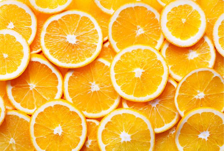 La vitamina C fortalece sus encías y el tejido blando en su boca