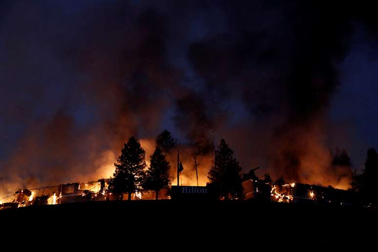 Incêndio florestal na vinícola Hilton Sonoma em Santa Rosa, na Califórnia 09/10/2017 REUTERS/Stephen Lam