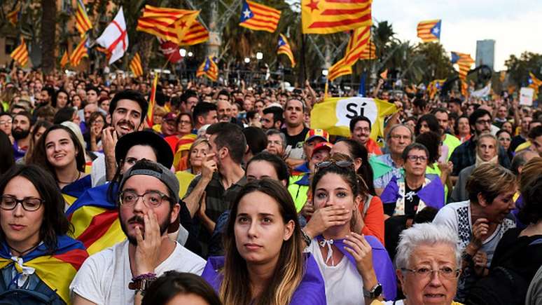 Manifestantes pela independência catalã em Barcelona