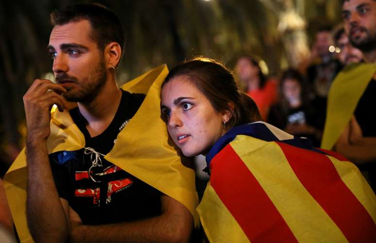 Declaração de independência da Catalunha foi considerada ambígua por muitos e decisão de suspender o processo separatista gera mais dúvidas que certezas na Espanha 