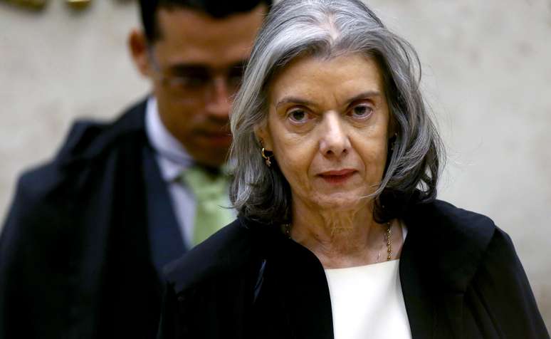 Presidente do STF, C&aacute;rmen L&uacute;cia, chega para sess&atilde;o da corte em Bras&iacute;lia
13/09/2017 REUTERS/Adriano Machado