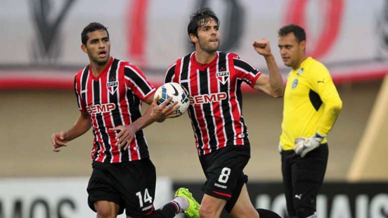 Meia, que teve passagem pelo clube em 2014, torce pelo time à distância (Foto: Francisco Stuckert/Lancepress!)