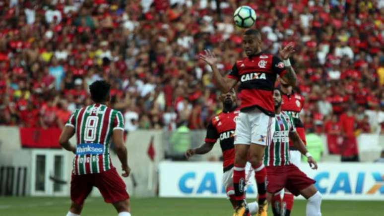 Volante foi substituído no segundo tempo por Arão Lucas Tavares / Fotoarena)