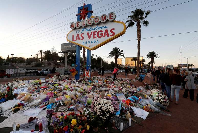 Homenagens a vítimas de massacre em Las Vegas 09/10/2017 REUTERS/Las Vegas Sun/Steve Marcus