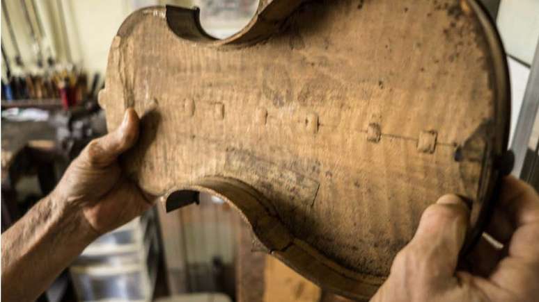 Luthiers sugerem n&atilde;o levar em conta o que est&aacute; escrito em instrumentos como violinos, violas e cellos (Foto: Leonardo Coelho) 