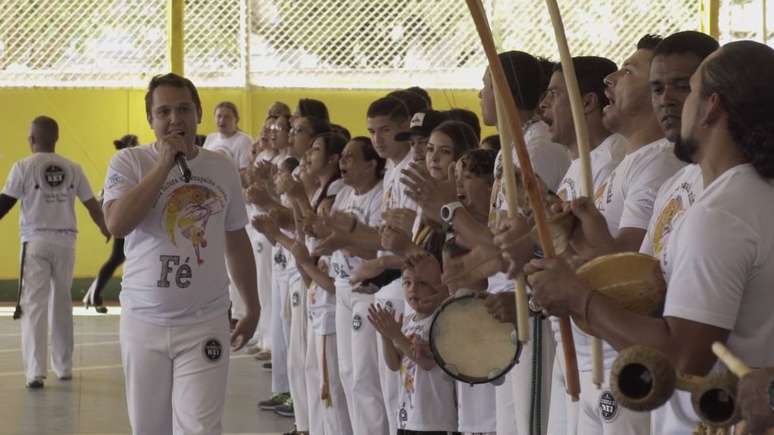 Adoção do termo "gospel" serve para quebrar resistências, diz mestre de capoeira 