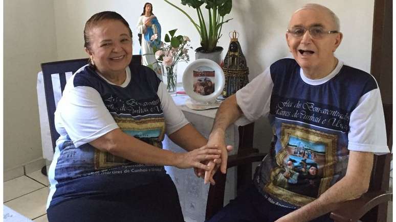 Os aposentados S&ocirc;nia e Rob&eacute;rio Nogueira atribuem o que chamam "milagre de sobrevida" dele &agrave; interse&ccedil;&atilde;o dos m&aacute;rtires