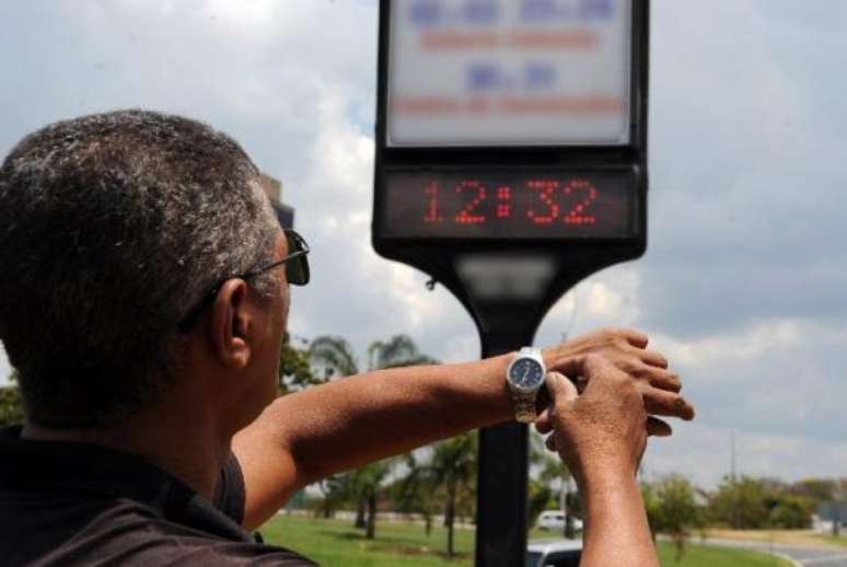 Relógios deverão ser adiantados em uma hora nas regiões Sul, Sudeste e  Centro-Oeste 