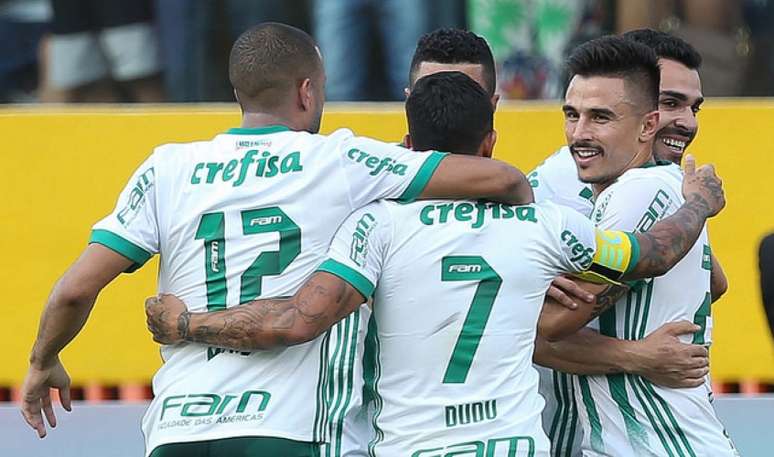 Jogadores do Palmeiras comemoram um dos gols do Palmeiras na vitória deste domingo (Foto: Cesar Greco)