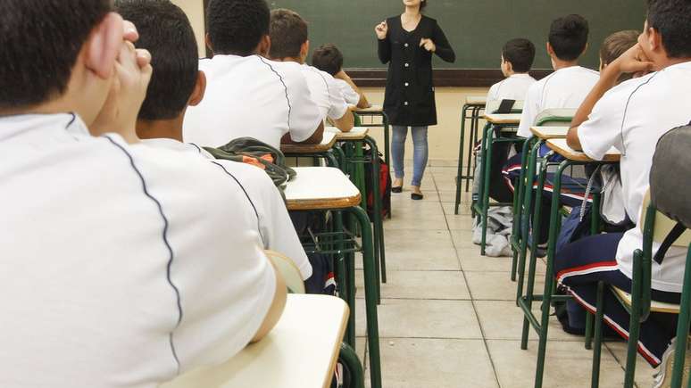 Professores se queixam de desvalorização profissional, algo que envolve de plano de carreira a uma formação melhor (Foto: Pedro Ribas/ANPr) 