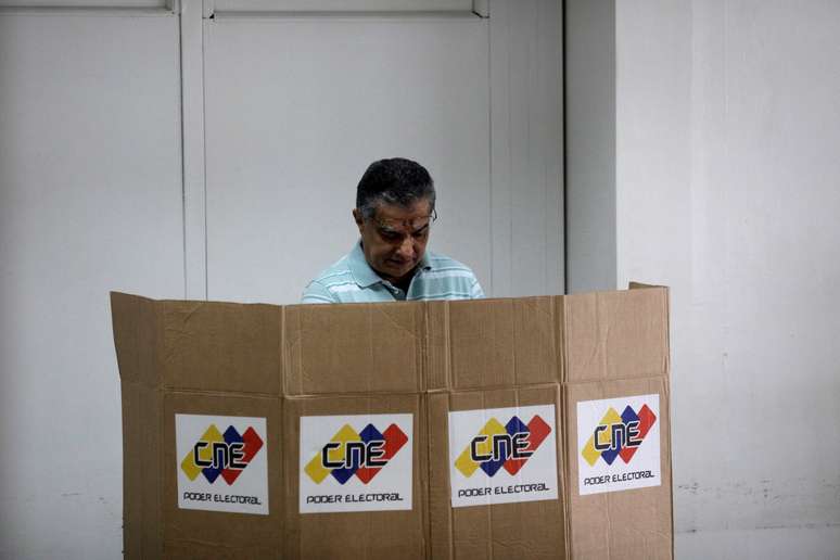 Venezuela elege hoje governadores de 23 estados