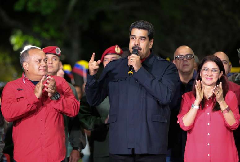 Nicolás Maduro fala a apoiadores após o resultado das eleições