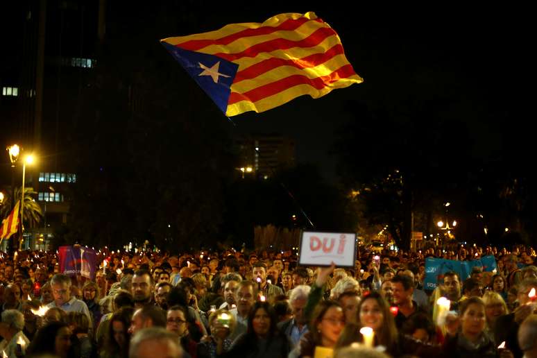Protesto em Barcelona contra pris&atilde;o de l&iacute;deres separatistas
 17/10/2017    REUTERS/Ivan Alvarado