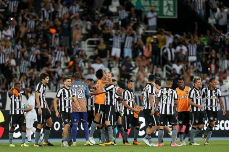 Na torcida! Botafogo tem que secar para terminar o Brasileiro no G4 (Foto: Vitor Silva/SSPress/Botafogo)