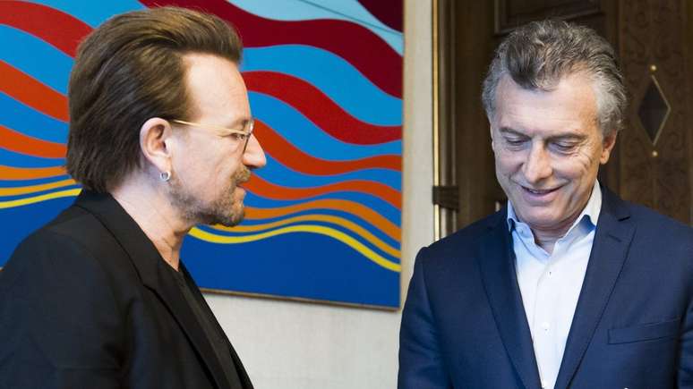 Macri ao lado do cantor Bono, no último dia 9: macrismo deve avançar nas eleições legislativas 