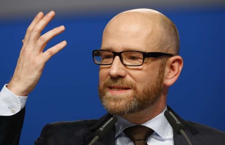 Secretário-geral do Partido Democrata Cristão (CDU), Peter Tauber, em convenção do partido em Essen, Alemanha
7/12/2016 REUTERS/Wolfgang Rattay