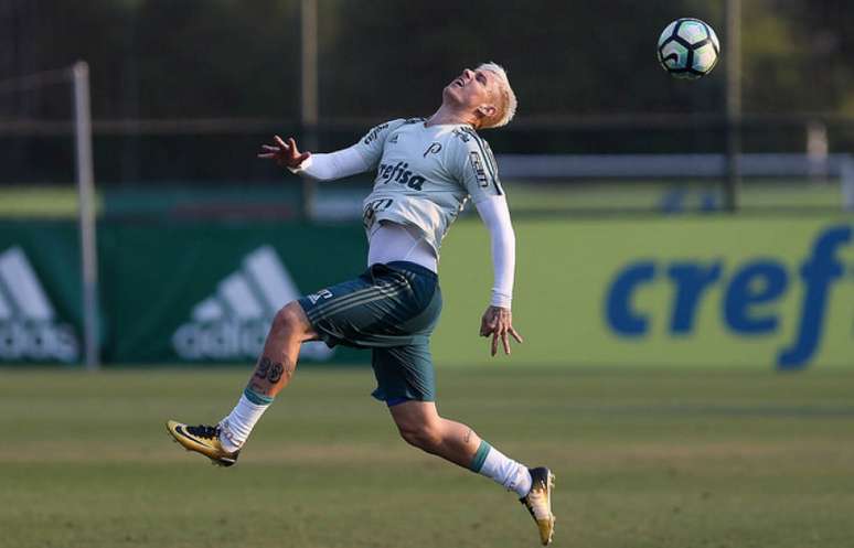 Róger Guedes foi cobrado por jogadores e diretoria para se dedicar mais aos treinos - FOTO: Cesar Greco