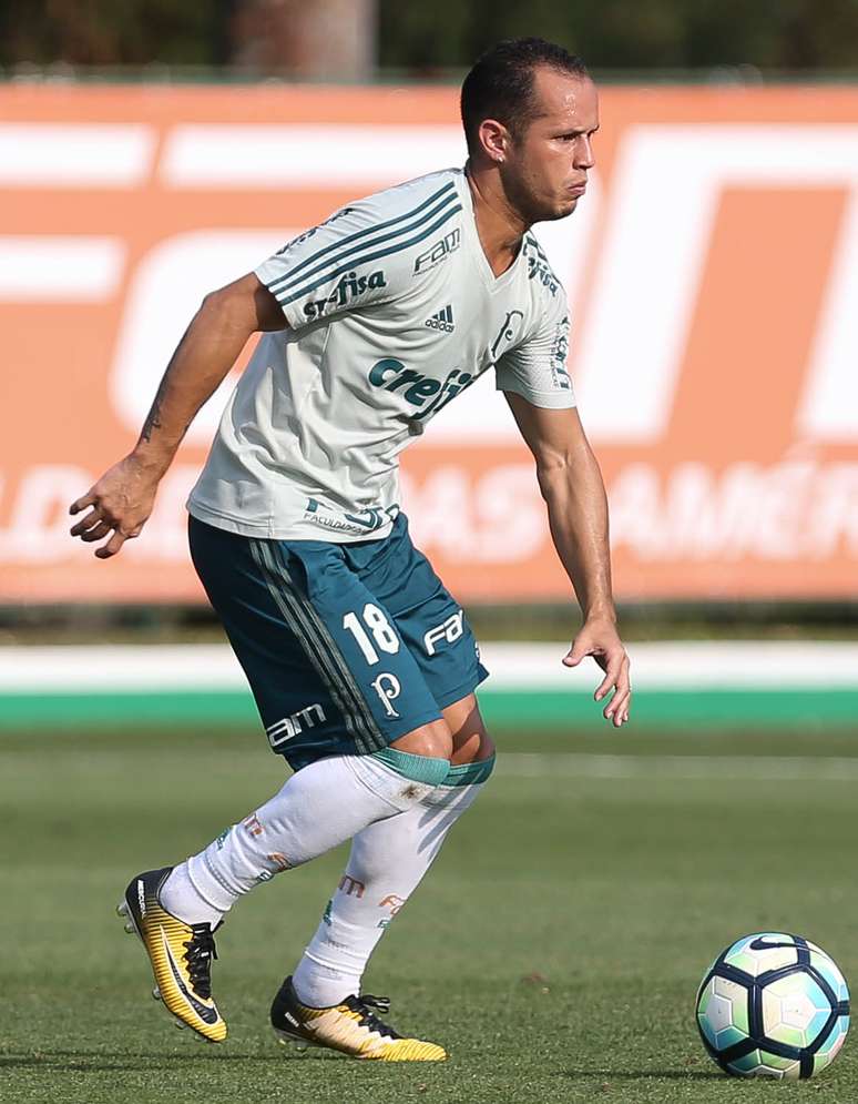 O meio-campista Guerra se machucou no treino de terça-feira após trombada com o zagueiro Mina.