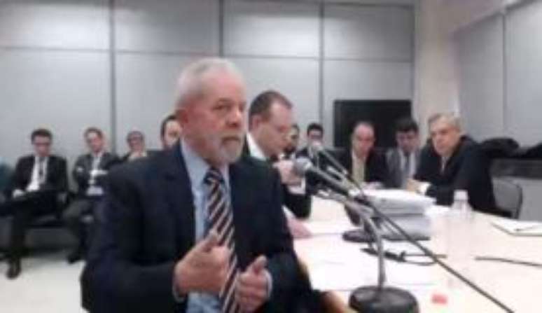 O que acontece com Lula caso Moro seja considerado suspeito?