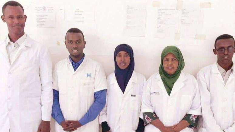 Maryam Abdullahi com colegas de hospital