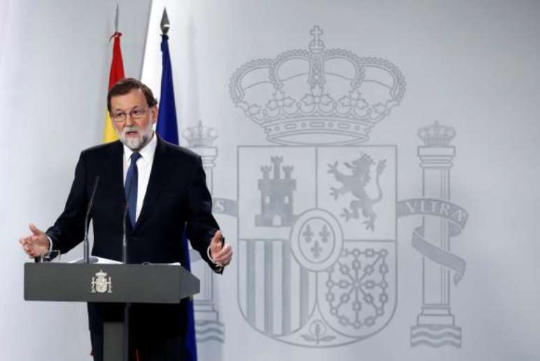 O presidente do governo da Espanha, Mariano Rajoy, anuncia intervenção na Catalunha em entrevista no Palácio Moncloa, em Madri