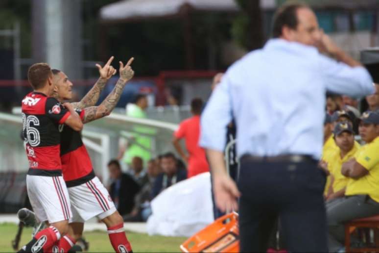 Último confronto: Flamengo 2 x 0 São Paulo - 2/7/2017 - Brasileiro