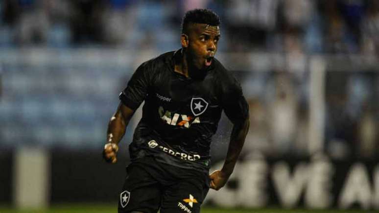 Contratado nesta temporada, o meia Marcos Vinícius chegou ao terceiro gol pelo Alvinegro Carioca (Eduardo Valente)