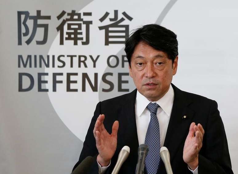 Ministro da Defesa do Japão, Itsunori Onodera, participa de coletiva de imprensa em Tóquio, Japão 
8/8/2017 REUTERS/Issei Kato